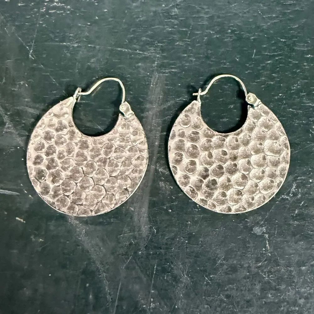 Vintage Women’s Silver Tone Round Cresent Hammered Disk Earrings